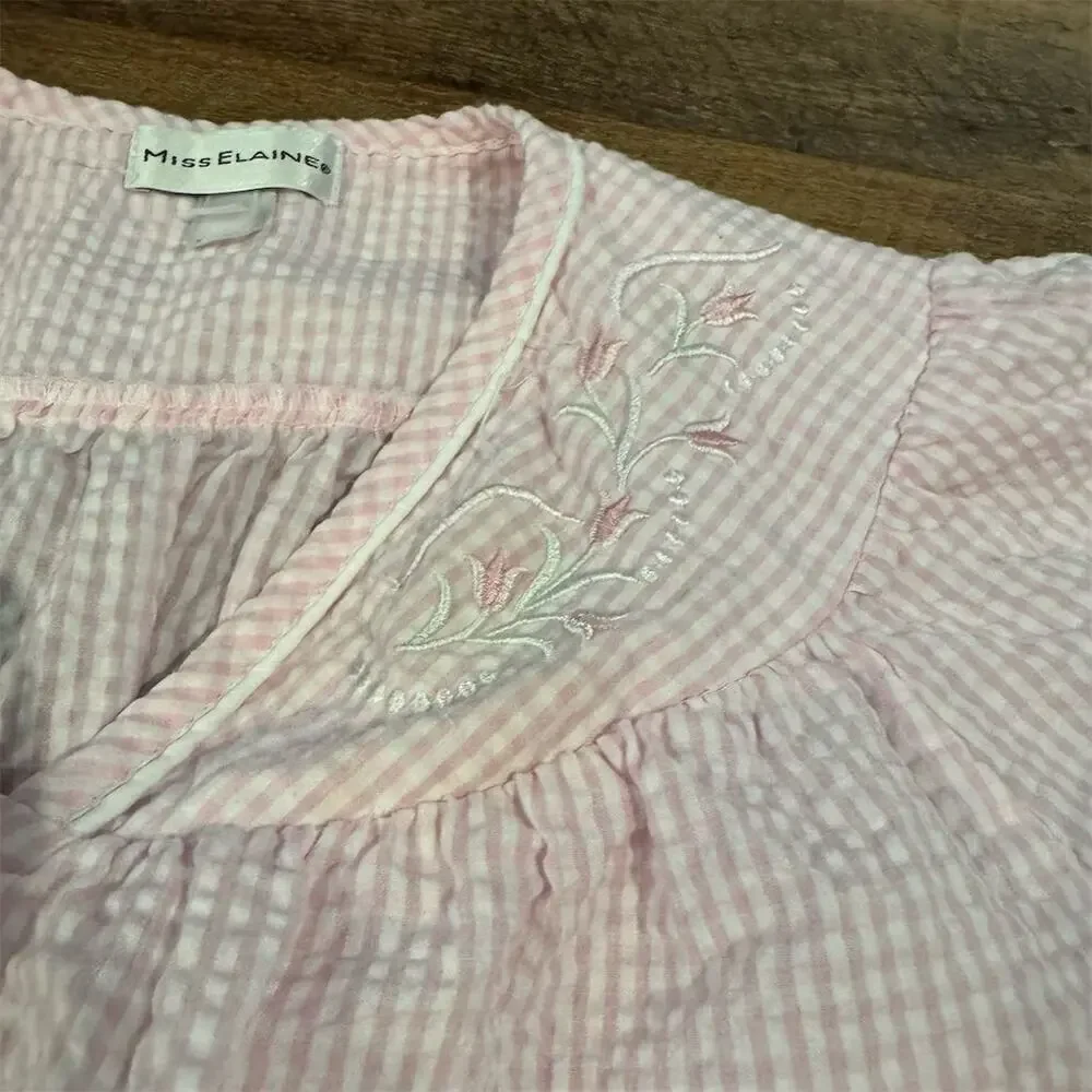 Miss Elaine Pink Gingham Seersucker Housecoat Pockets M Short Sleeve Snap STAIN